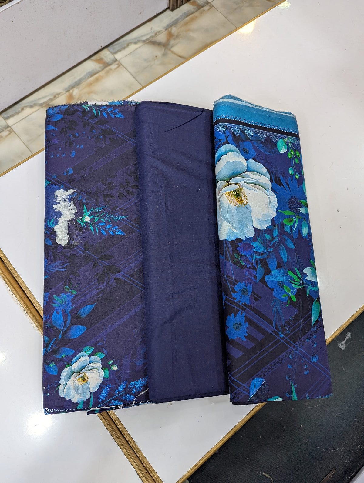 Bin Saeed Linen Printed 3 Piece Suit | Pakistani Winter Collection - 012 - View 2