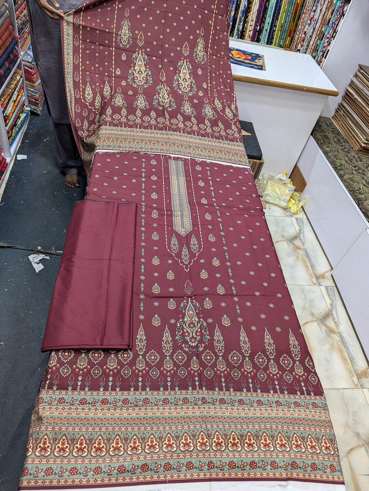 Bin Saeed Linen Printed 3 Piece Suit | Pakistani Winter Collection - 004 - View 2