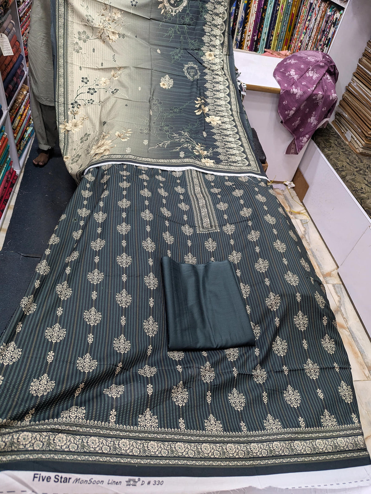 Bin Saeed Linen Printed 3 Piece Suit | Pakistani Winter Collection - 005 - View 1