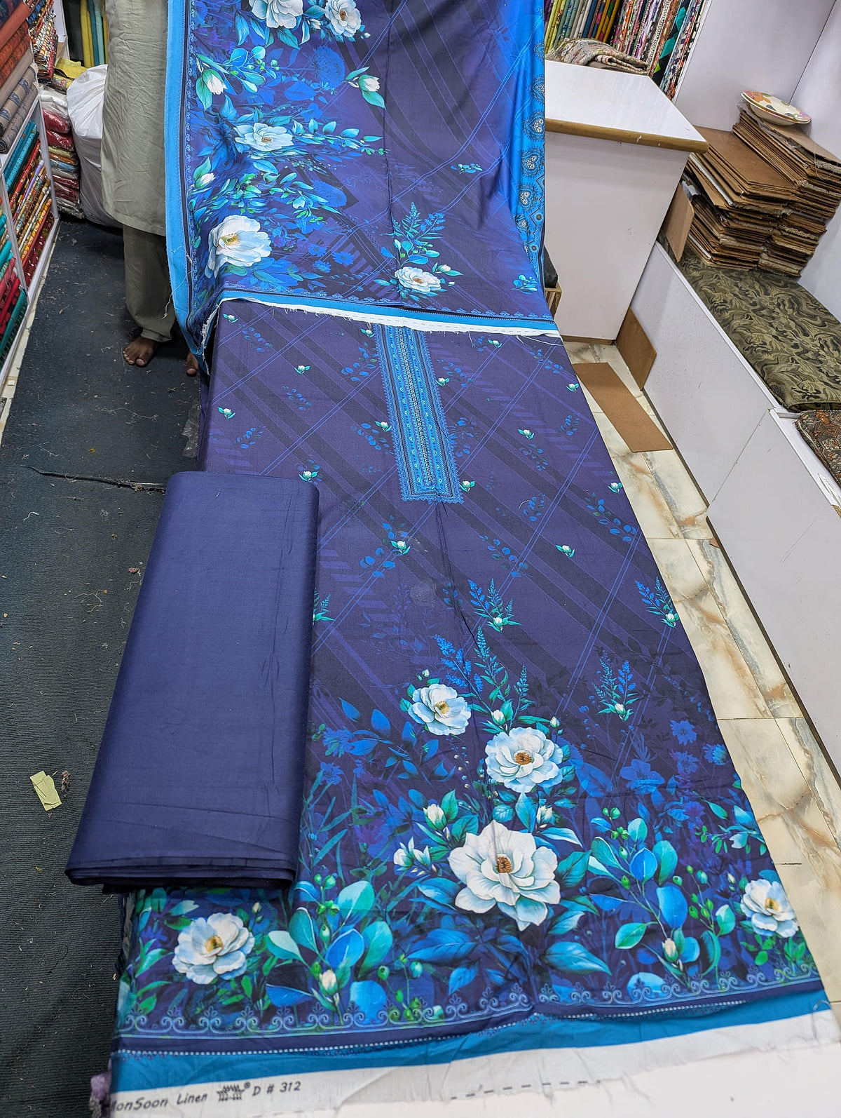 Bin Saeed Linen Printed 3 Piece Suit | Pakistani Winter Collection - 012 - View 1