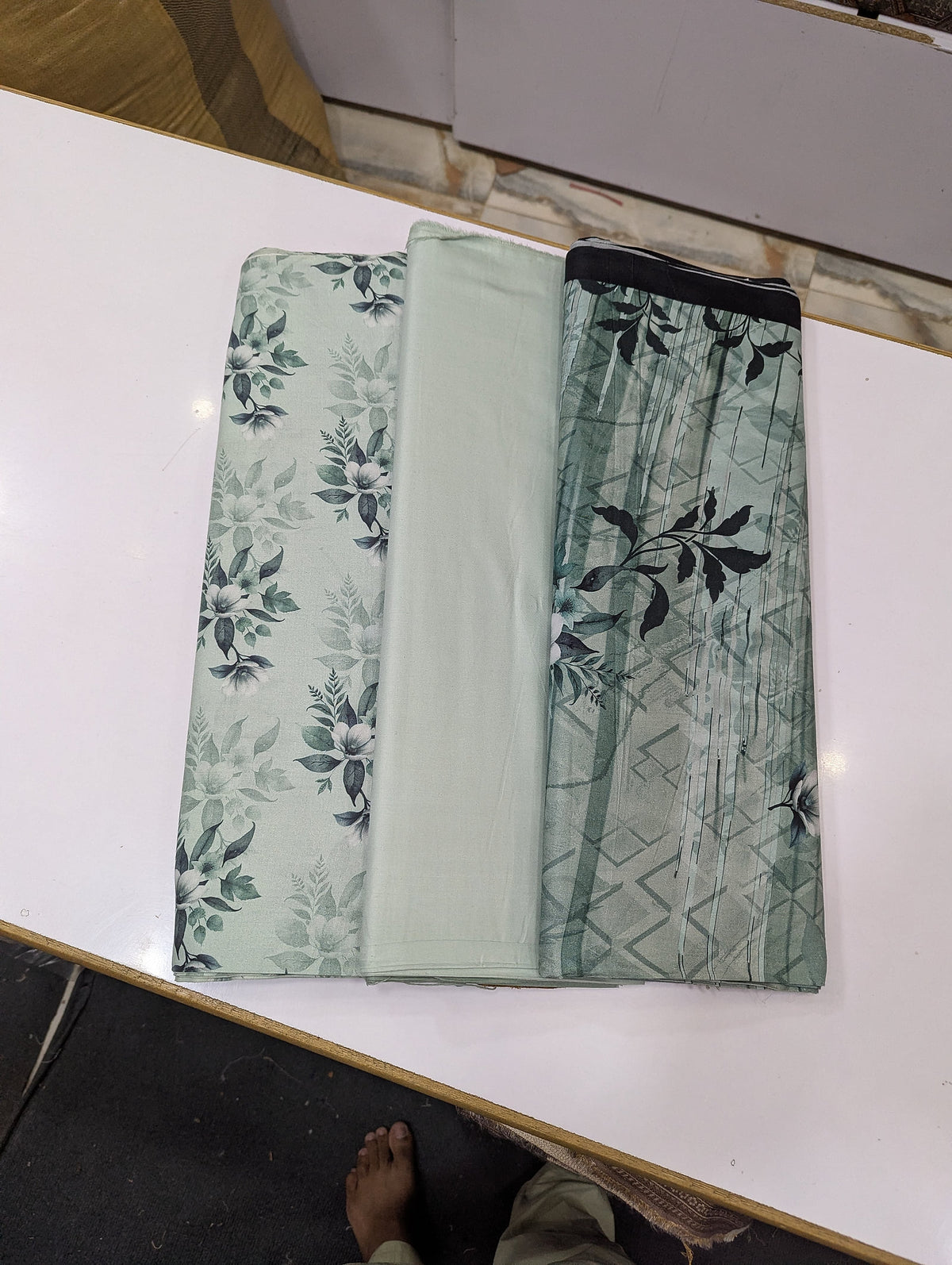 Bin Saeed Linen Printed 3 Piece Suit | Pakistani Winter Collection - 013 - View 2
