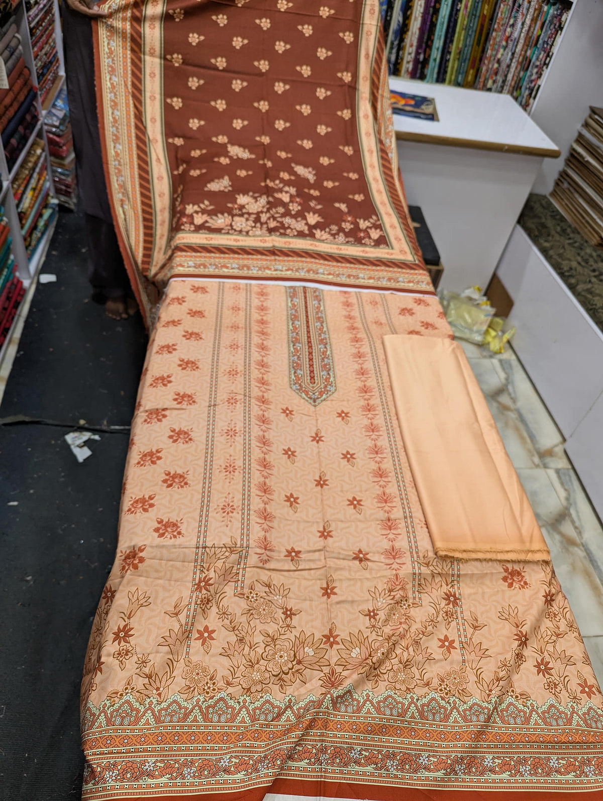 Bin Saeed Linen Printed 3 Piece Suit | Pakistani Winter Collection - 016 - View 2