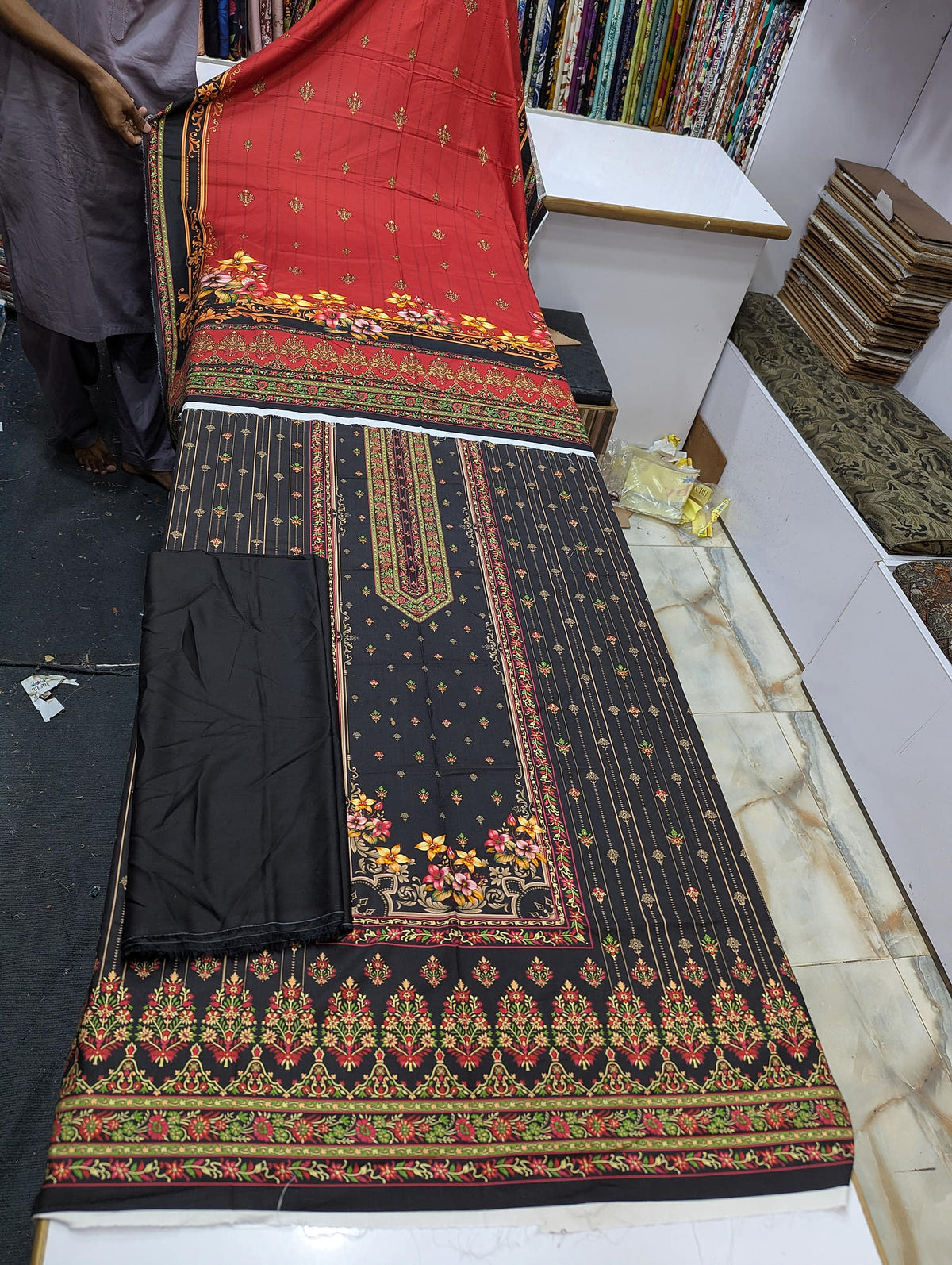 Bin Saeed Linen Printed 3 Piece Suit | Pakistani Winter Collection - 019 - View 2